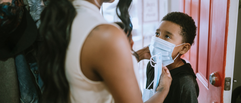 Adjusting child's face mask